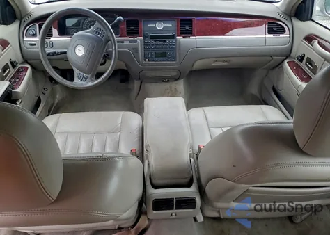 2003 Lincoln Town Car Executive z USA, uszkodzony, nr VIN 1LNHM81W43Y672010